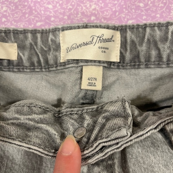 Gray High-Waisted Universal Thread Jean Shorts with Frayed Hem - Picture 10 of 10